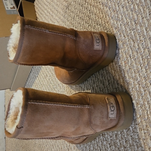 UGG Classic short - Picture 6 of 9